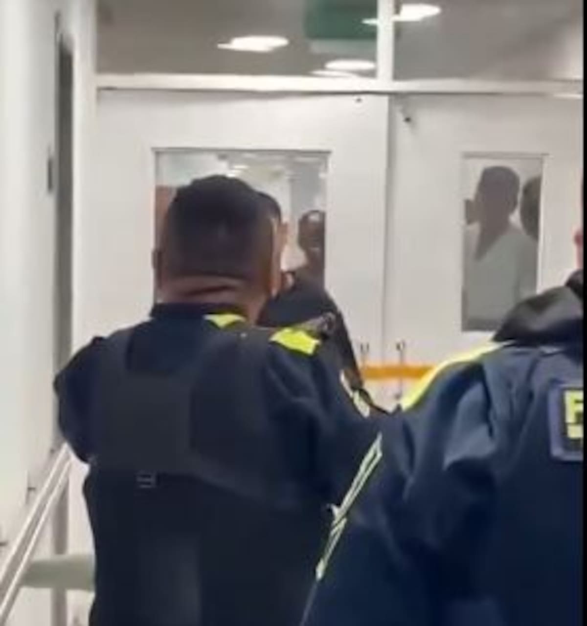 Hombre armado causa pánico en hospital de Cali.