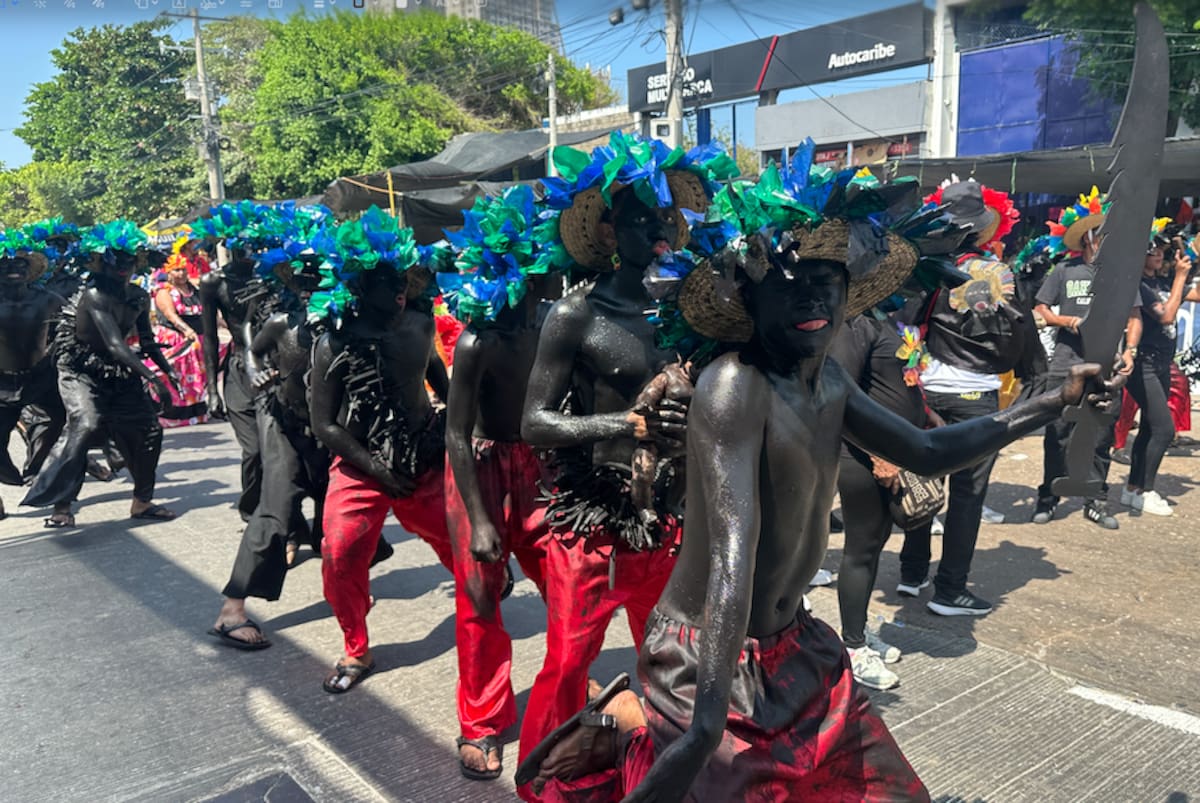 Danza Son de Negro durante el Desfile de tradición del Carnaval de Barranquilla.//Juan M. Cantillo-El Universal.