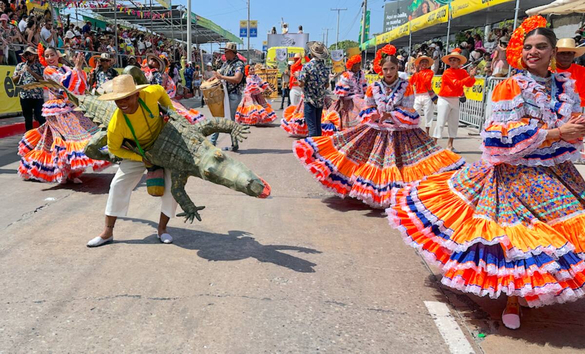 Danza del Caimán durante el Desfile de tradición del Carnaval de Barranquilla.//Juan M. Cantillo-El Universal.