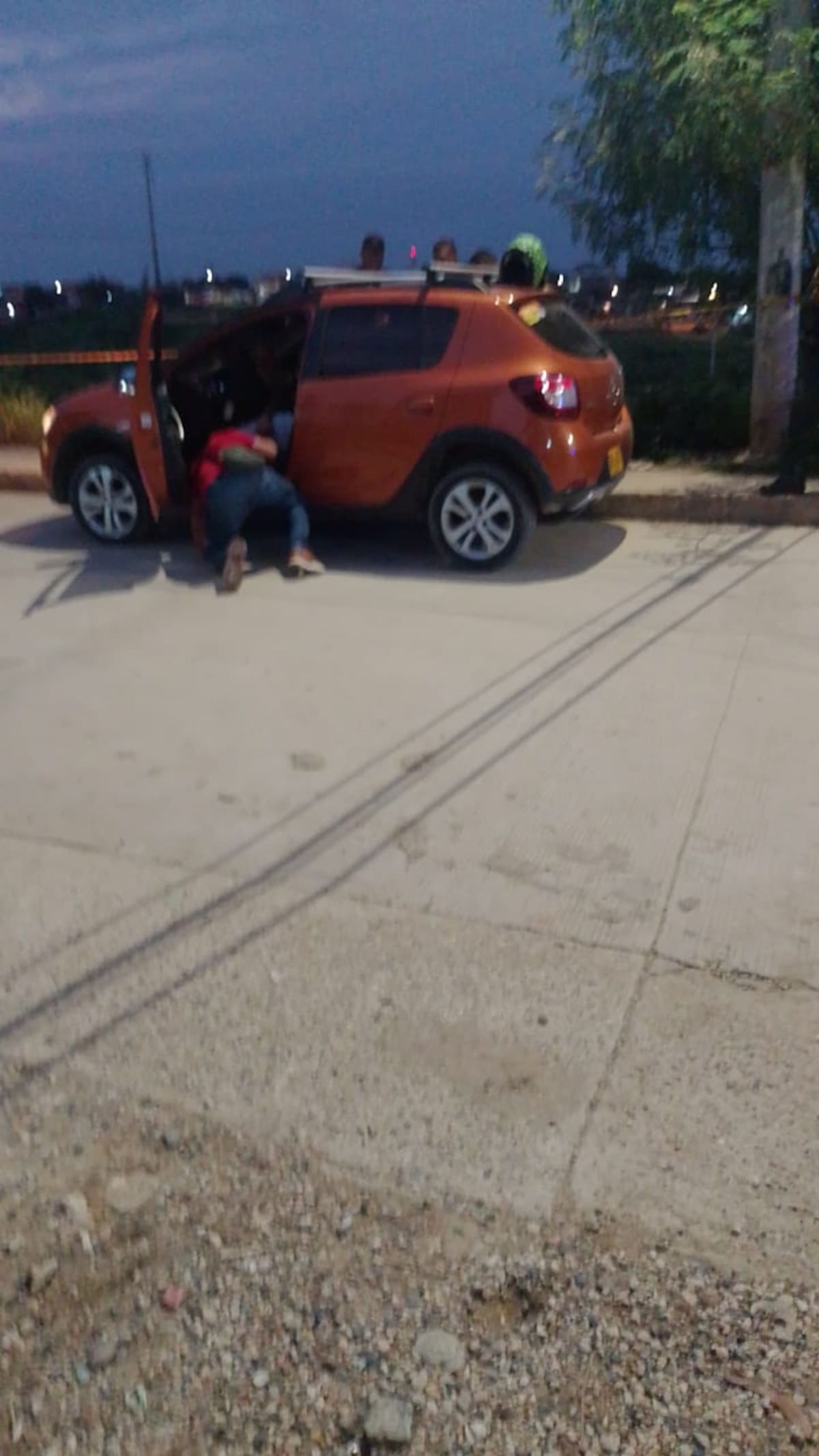 La Policía informó que la víctima tenía un balazo en la espalda y, además, laceraciones múltiples.