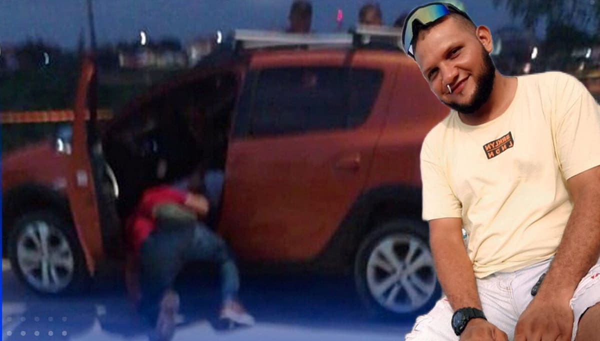 El cuerpo de Mercado, de 32 años y residente en el sector Ciudadela de Paz, en el barrio El Pozón, lo hallaron dentro del carro con el cual trabajaba para una plataforma digital, un Renault, de color anaranjado.