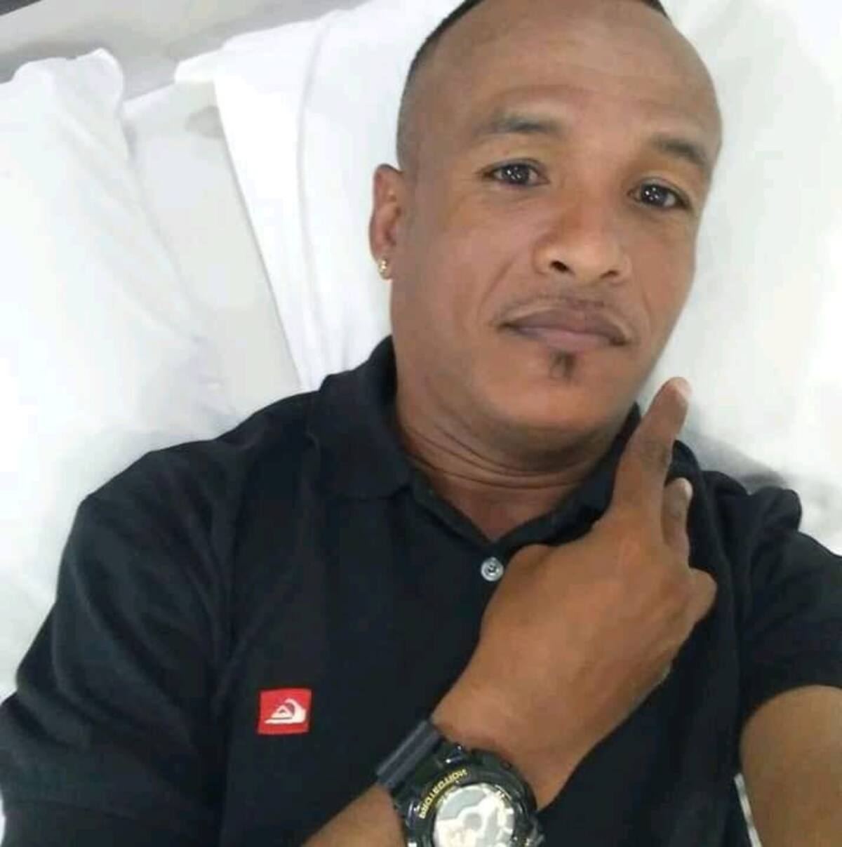 Yaber Cano, de 42 años y quien también se hacía llamar ‘Wicho Poll’ en las redes sociales, es el mototaxista que sicarios en moto asesinaron a las 9:30 de la noche de este martes 6 de agosto en la calle Pablo Emilio Bustamante, del barrio La Esperanza.