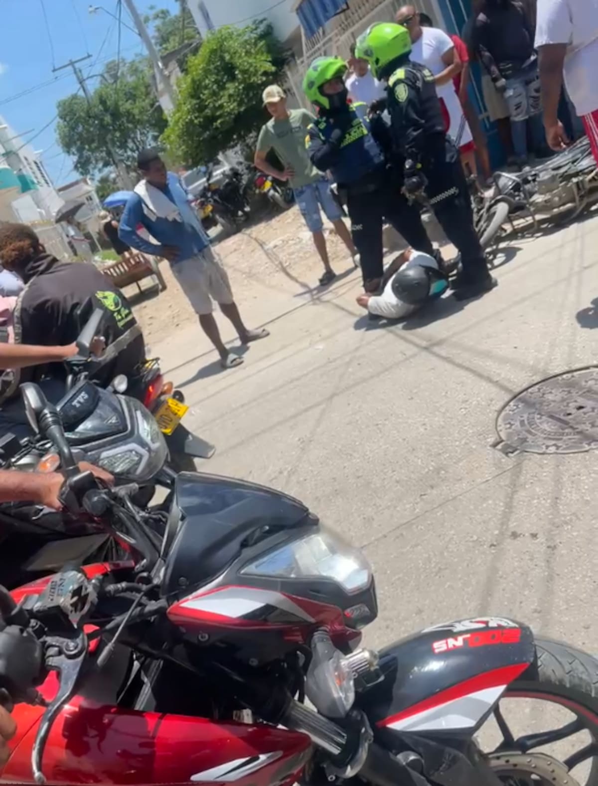 Un muerto y un capturado, según la Policía, dejó un hecho violento en Los Campanos. //FOTO CAPTURA DE VIDEO.