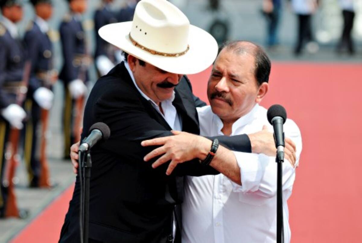 Manuel Zelaya, expresidente de Honduras, y Daniel Ortega, presidente de Nicaragua. AFP ELMER MARTINEZ