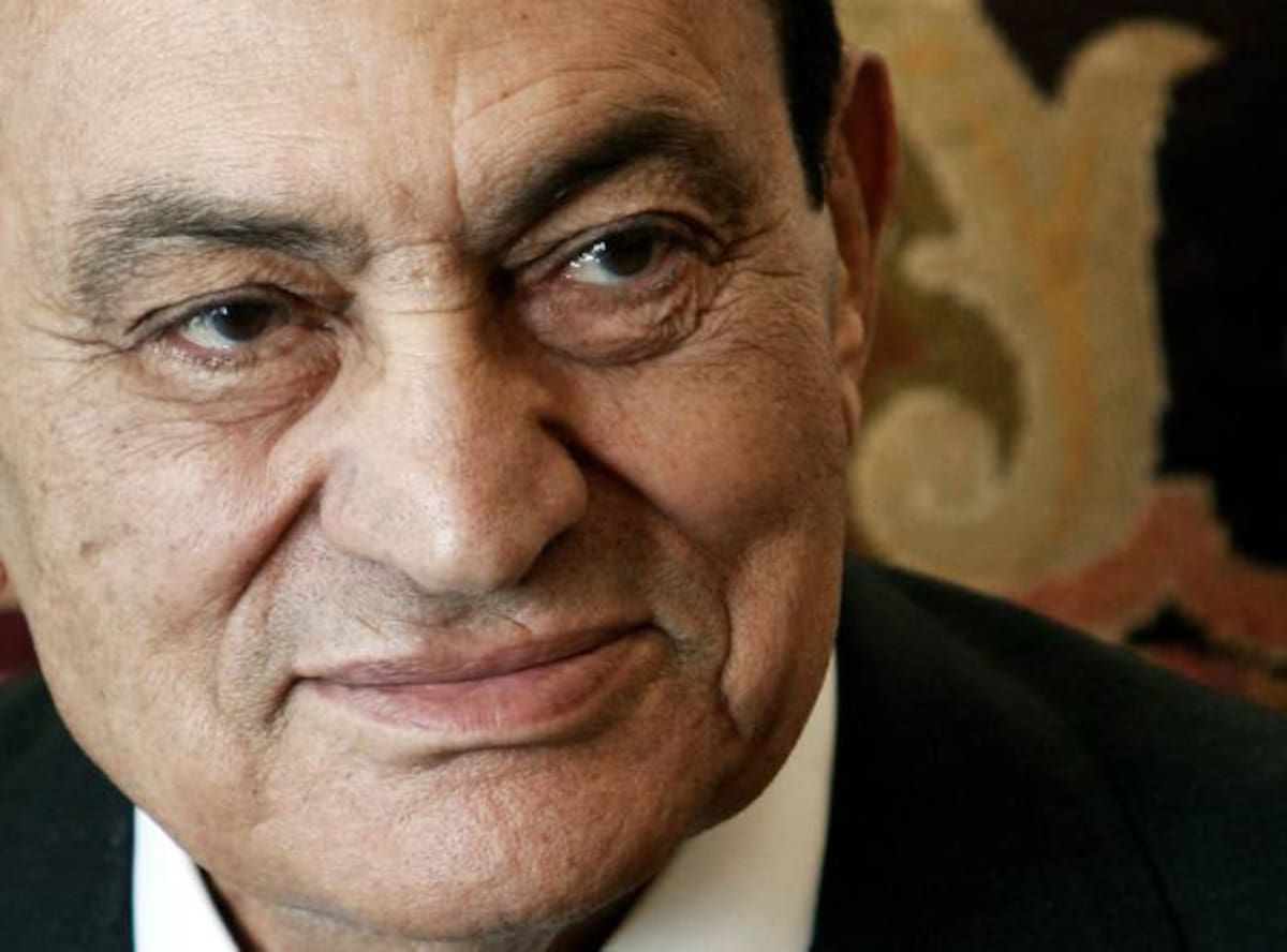 Hosni Mubarak, de 84 años fue llevado desde su prisión al hospital militar del sur de El Cairo. Archivo