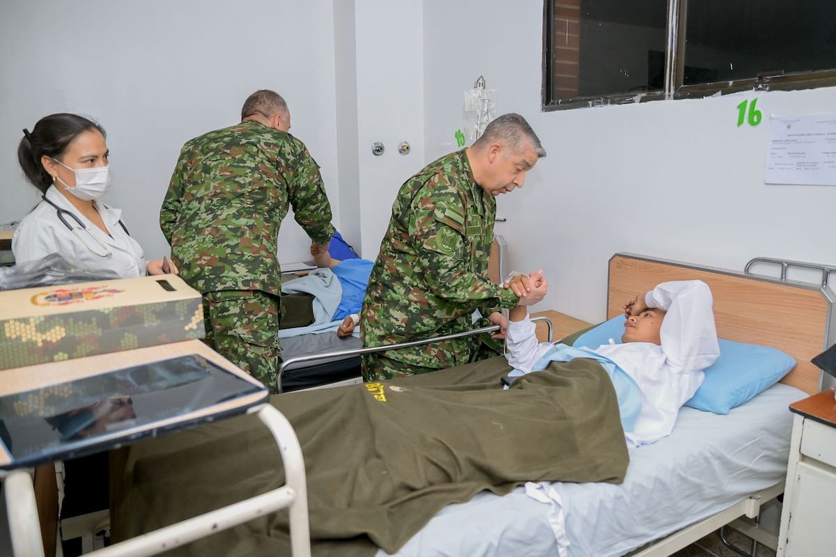 Hospital Militar entrega balance médico de 24 heridos del accidente aéreo de la FAC