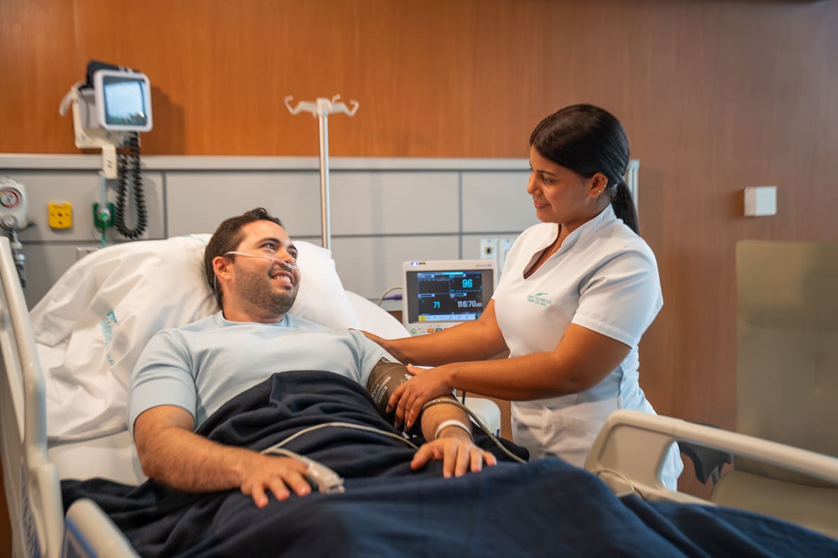 Según datos del mismo centro asistencial, solo en 2025, el hospital realizó más de 12.000 cirugías de mediana y alta complejidad y atendió a más de 58.000 pacientes en su servicio de urgencias.
