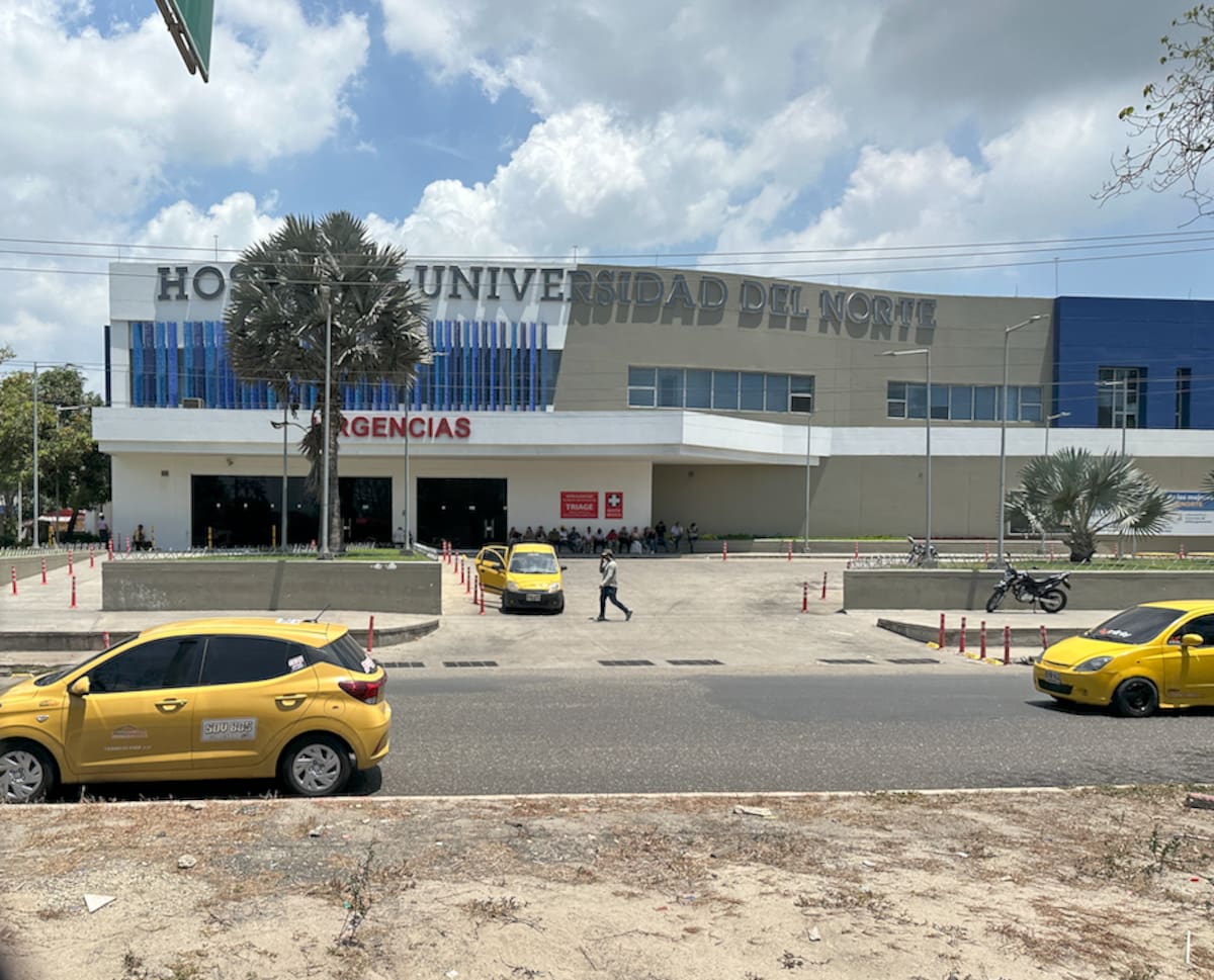 Uno de los jóvenes heridos durante el atentado criminal ocurrido en el barrio Villa Sol de Soledad, fue llevado al Hospital Universidad del Norte.//El Universal.