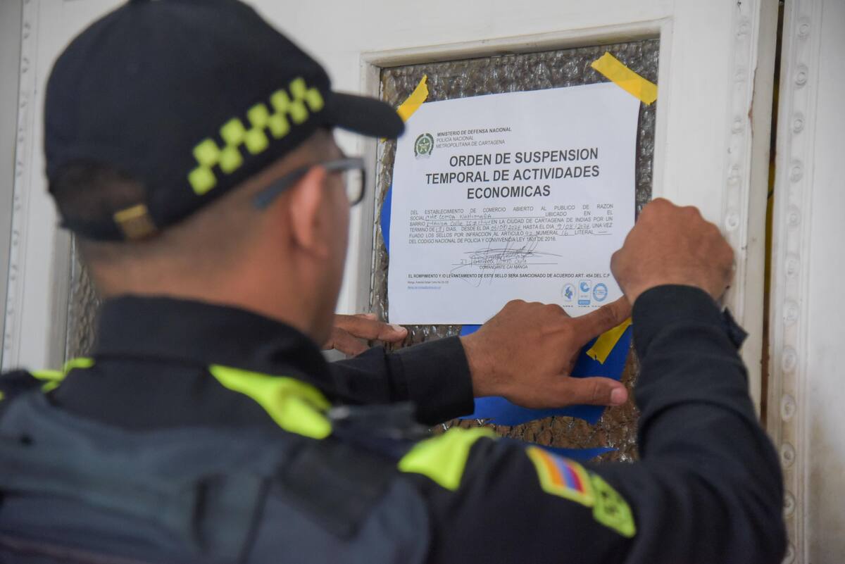Funcionarios de la Secretaría de Turismo y autoridades distritales durante el operativo en Manga. //Foto: Cortesía