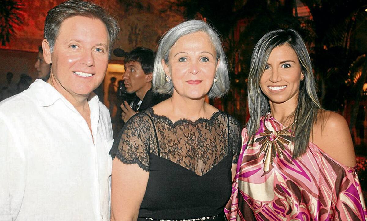 Gustavo Santoscoy, gerente general Casa San Agustín, Julia Salvi y Carolina Bernal, gerente de Comunicación de la Casa San Agustín.