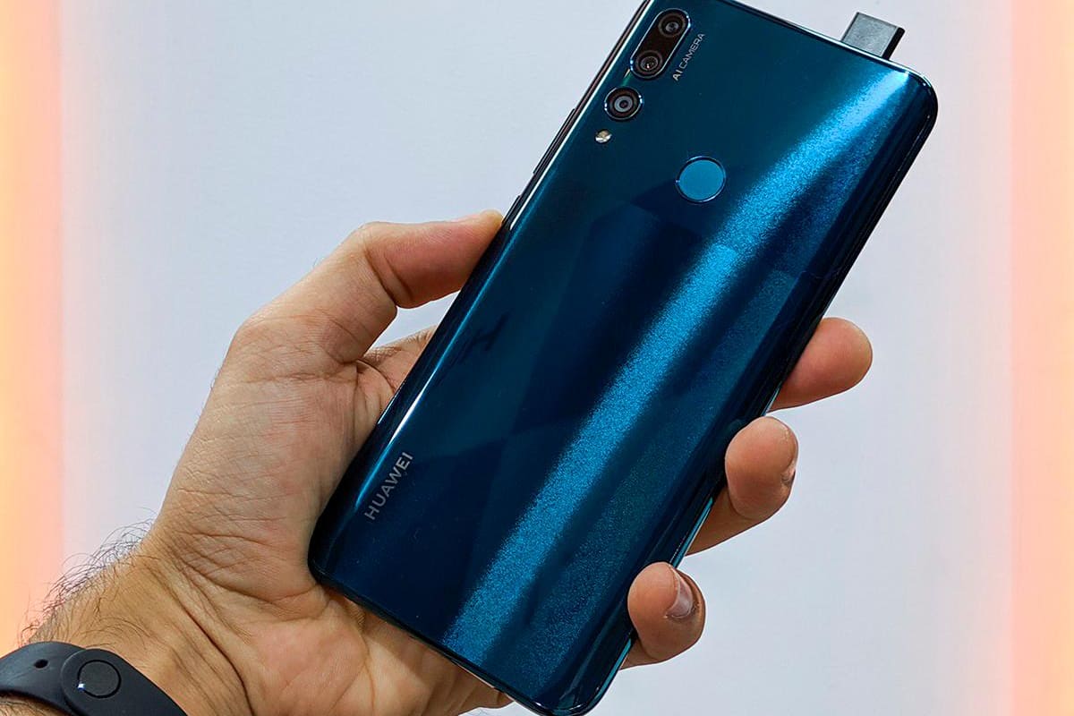 Huawei lanza su celular con cámara frontal retráctil en Colombia