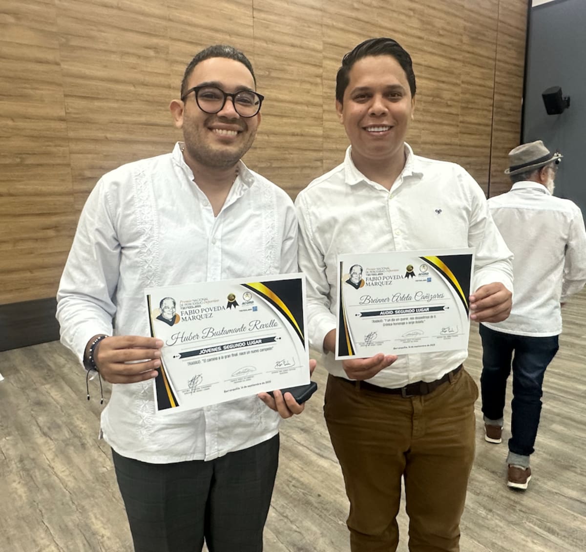 Huber Bustamante y Breinner Arteta, fueron homenajeados por Acord Atlántico.//Juan M. Cantillo-El Universal.