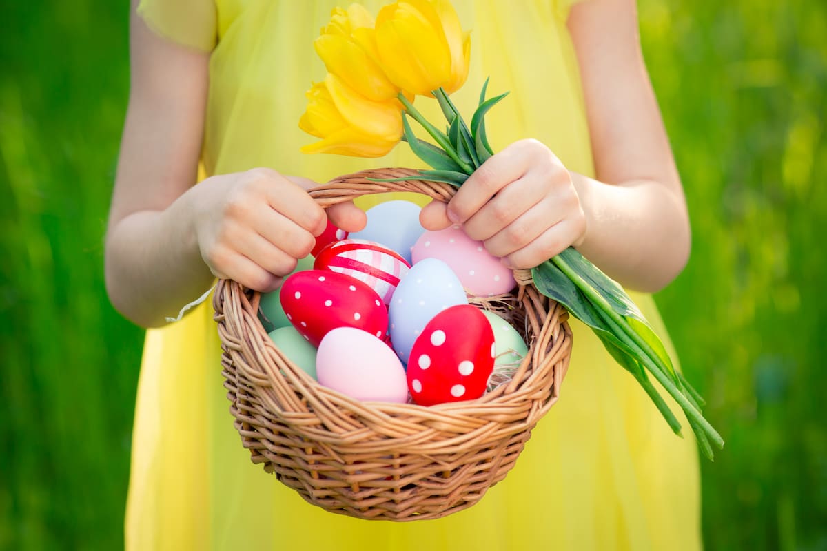 Celebra la Semana Santa haciendo huevos de Pascua de chocolate en casa