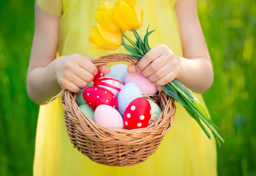 Celebra la Semana Santa haciendo huevos de Pascua de chocolate en casa