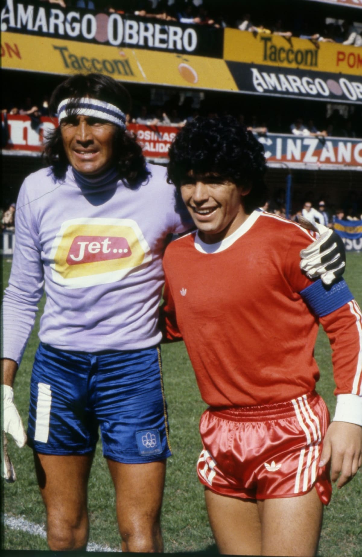 Hugo Orlando "El loco" Gatti, ex arquero argentino, junto a Diego Armando Maradona. //X.com