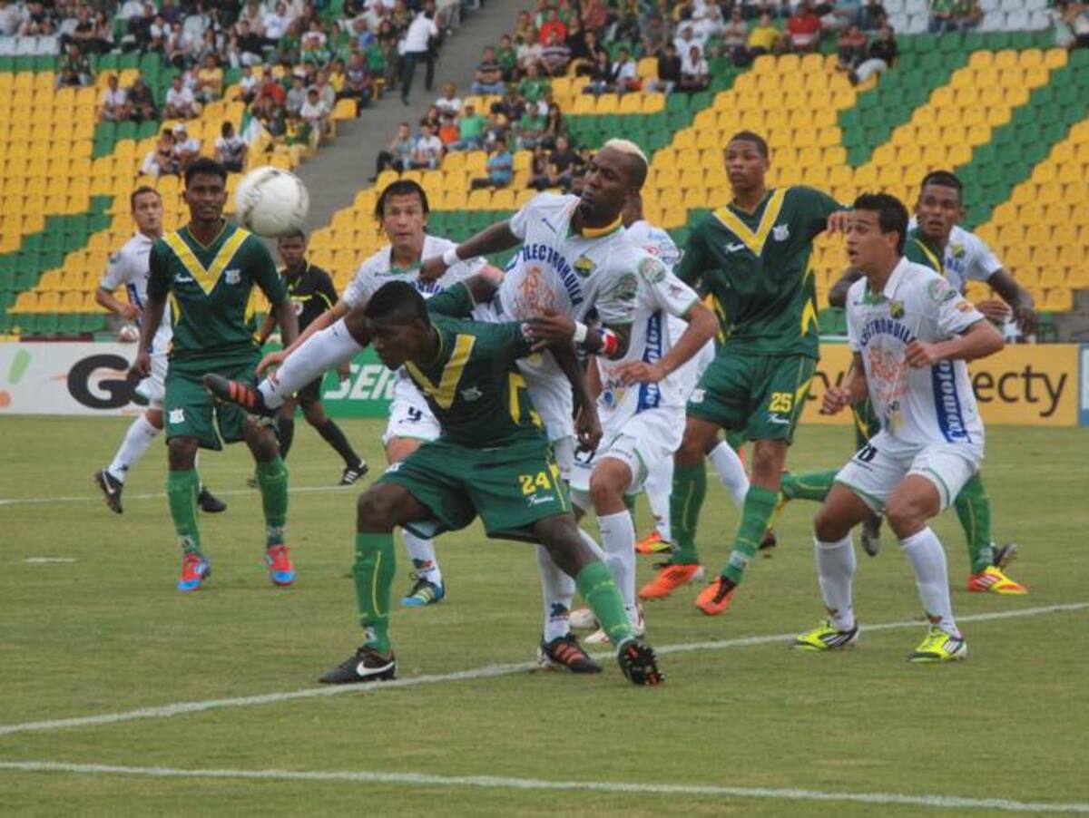 Atlético Huila superó 2-0 al Quindío y es el nuevo líder de la Liga Postobón I. COLPRENSA