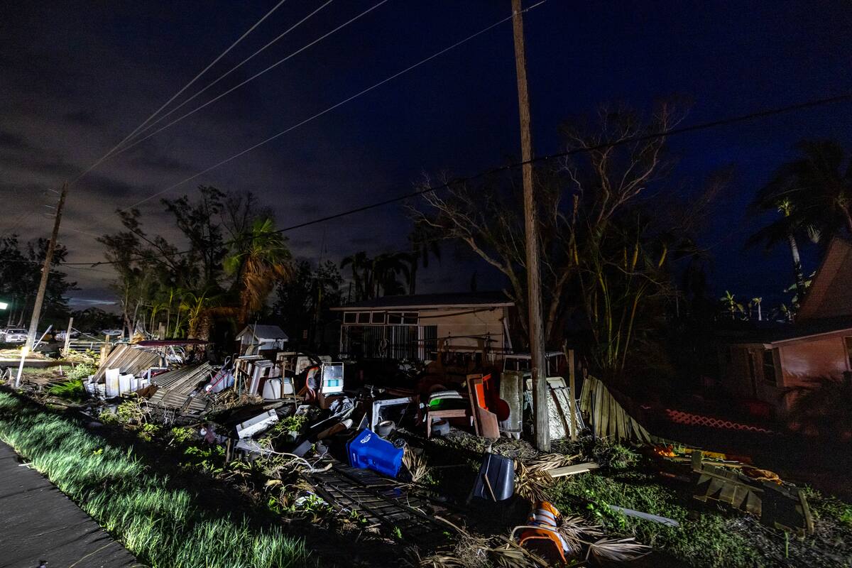 El desolado panorama que dejó el huracán Milton a su paso por el estado de Florida en Estados Unidos. EFE/EPA/CRISTOBAL HERRERA-ULASHKEVICH.