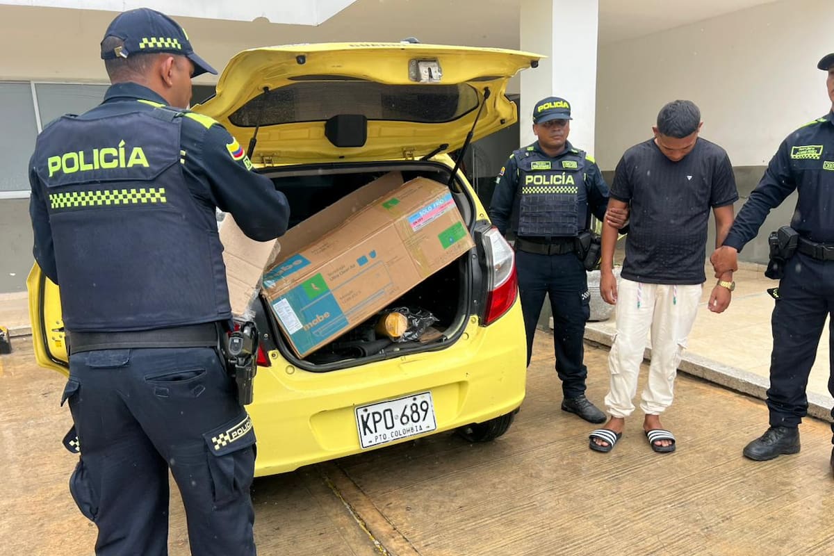 Iban en taxi con 22 kilos de marihuana y los capturo en flagrancia la Policía