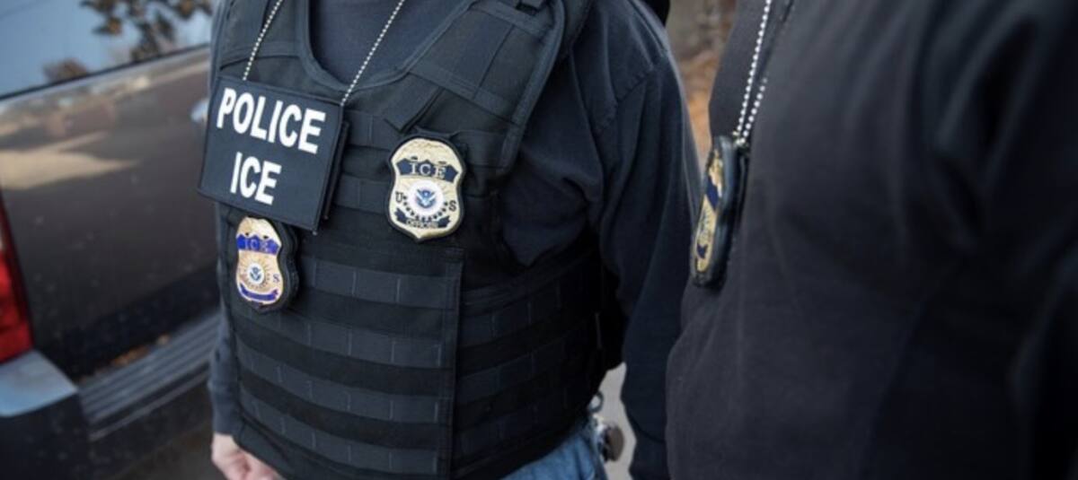 El joven fue detenido por agentes del ICE.