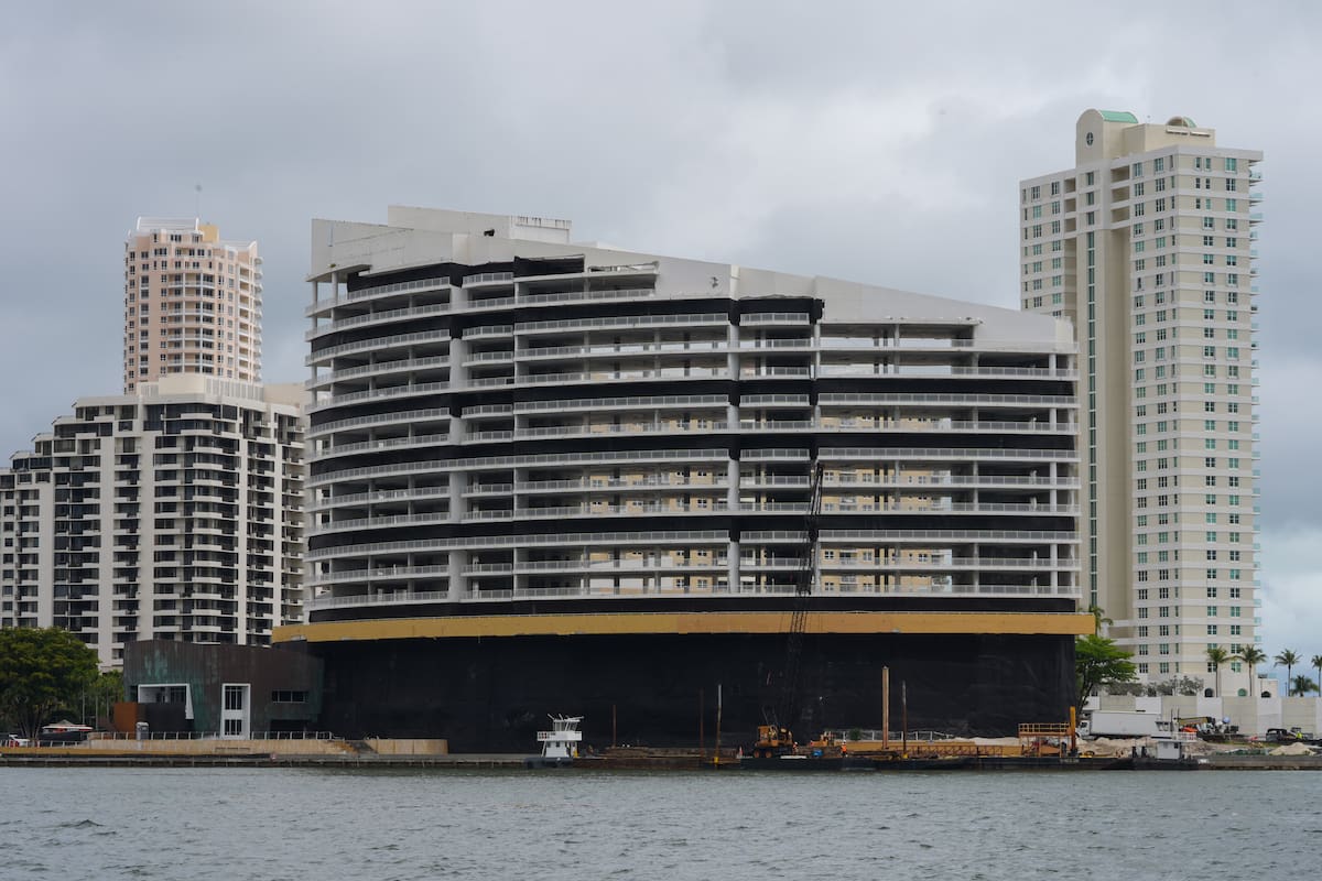 Video: Demolido histórico hotel en Miami que prestó servicios durante 25 años