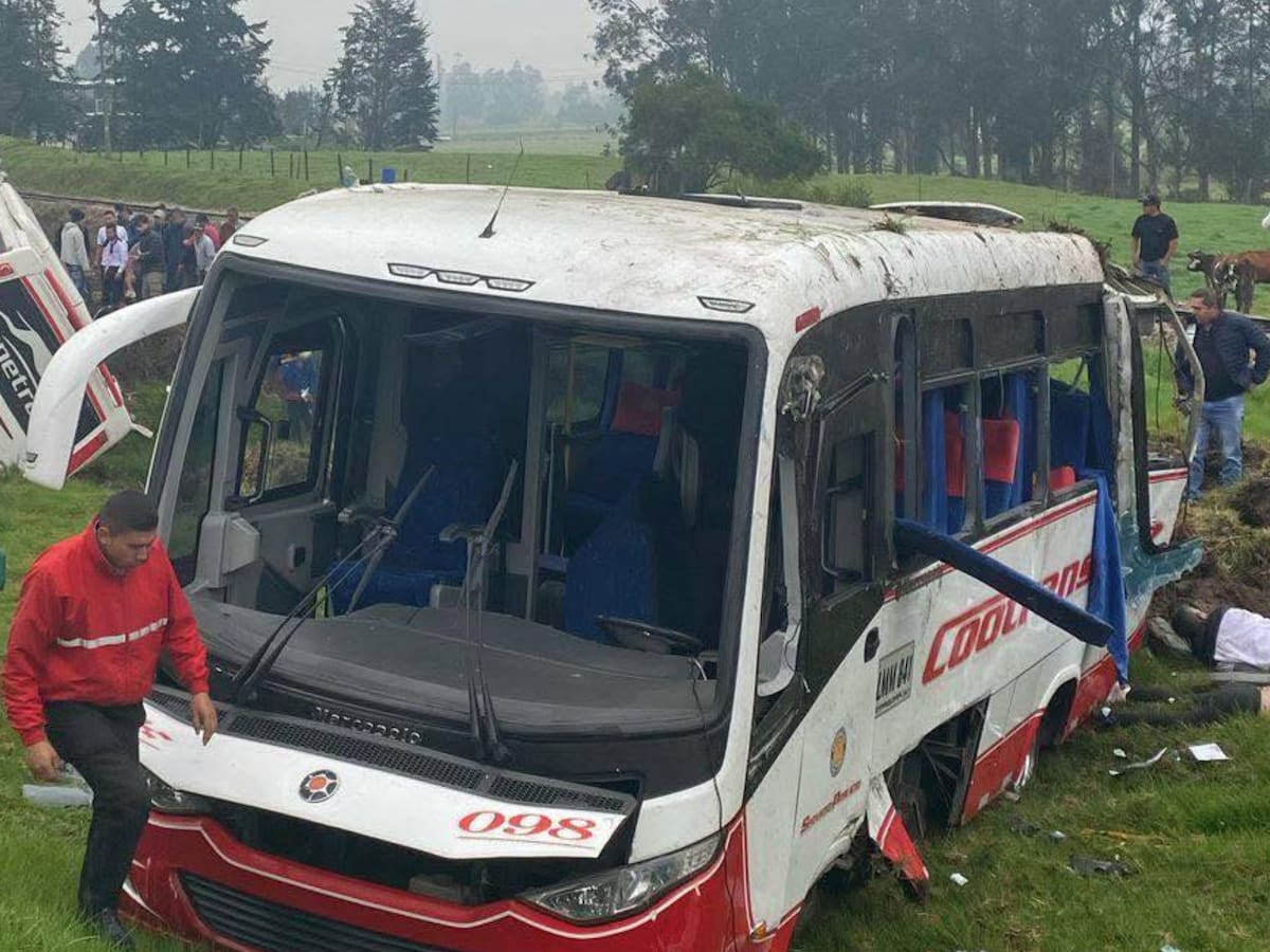 Los buses quedaron totalmente destruidos. // Foto: redes sociales