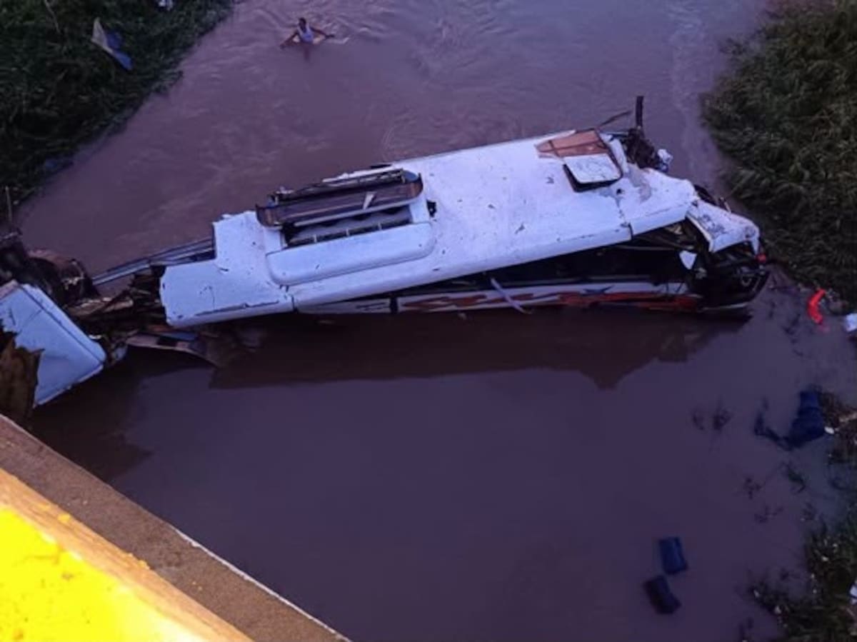 Geovanny Lobo y Harold Santana, corista y guitarrista de la agrupación de Kbeto Zuleta, fallecieron en el accidente de tránsito ocurrido en la vía entre Bosconia, Cesar, y El Difícil, Magdalena.