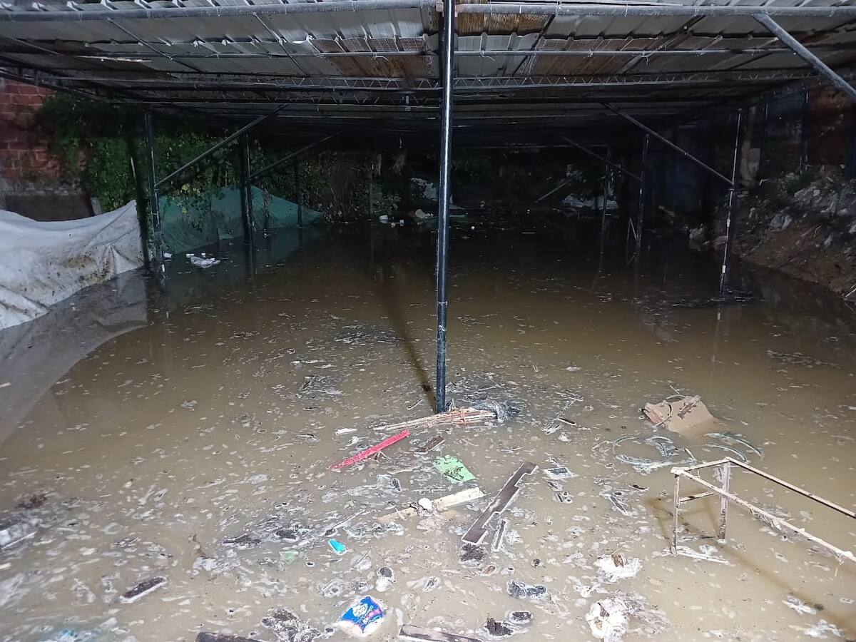 Iglesia en Cartagena queda devastada tras inundación por tubo roto en Henequén. // cortesía