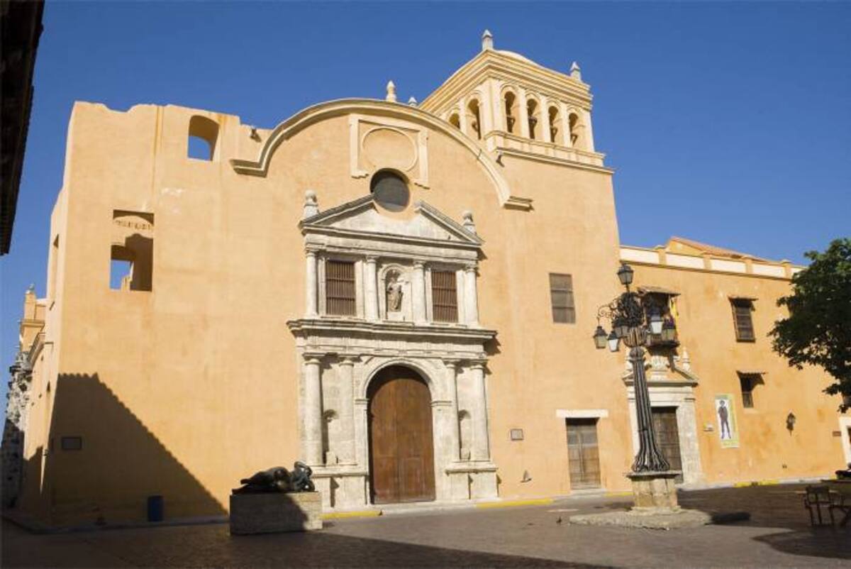 El hurto ocurrió ayer en la casa cural de esta iglesia ubicada en el sector amurallado. Archivo
