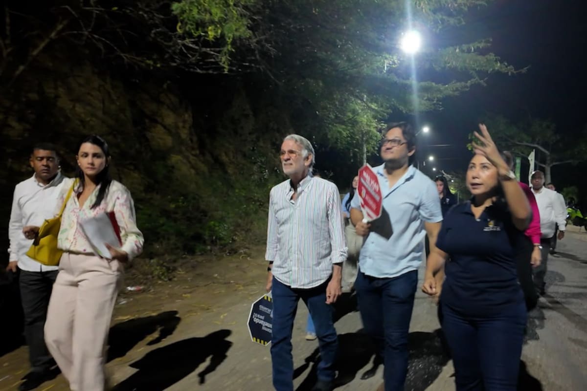 A estos 5 municipios del Atlántico la Gobernación les iluminó las vías rurales