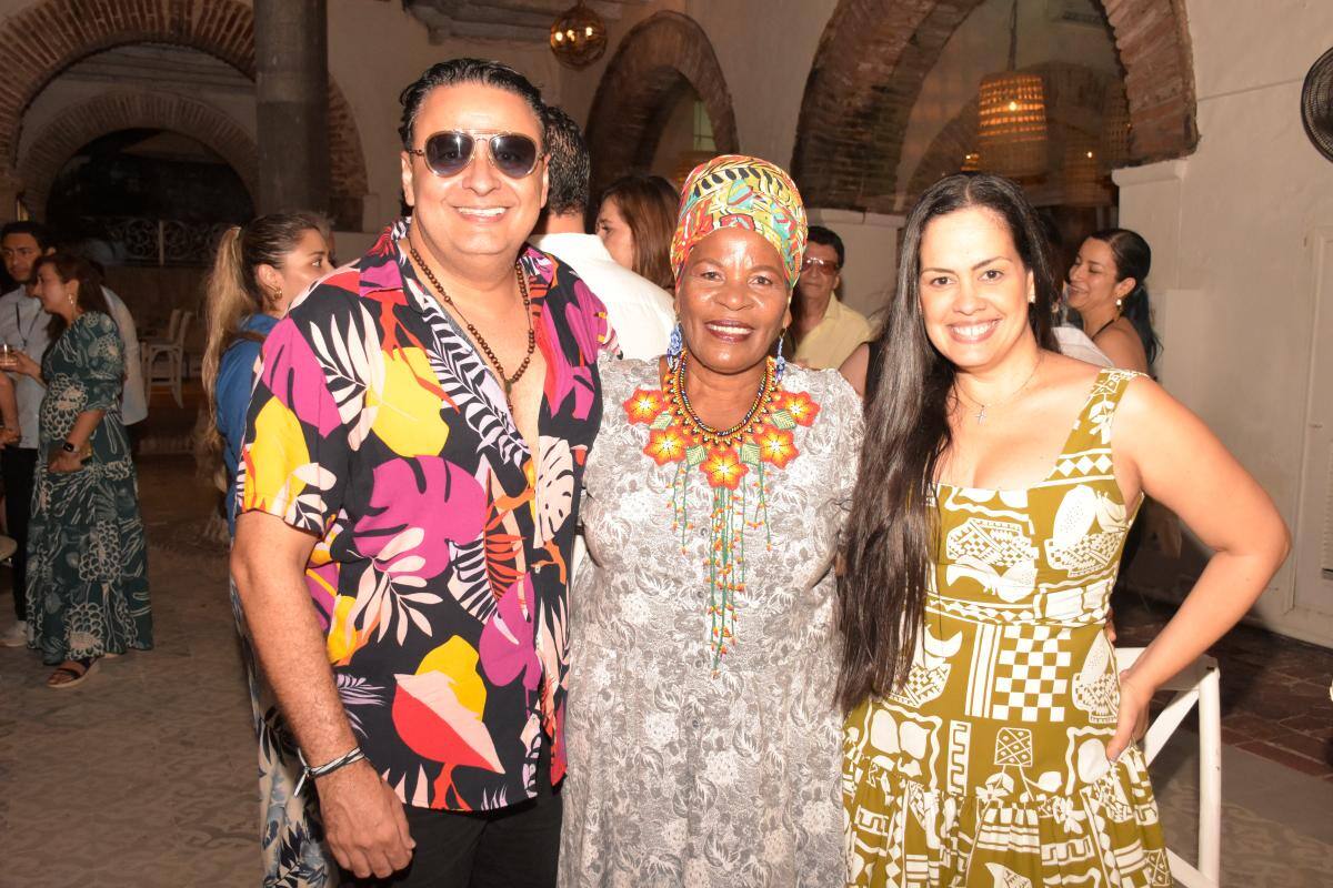 Boris García, Pabla Flores y Jessica Zarzuk.