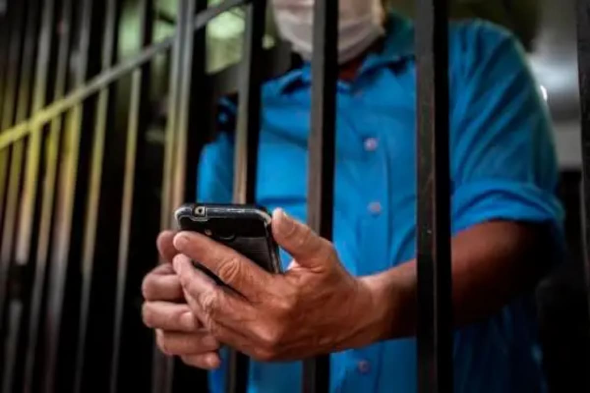 Empleada de banco daba información de usuarios a extorsionistas en las cárceles