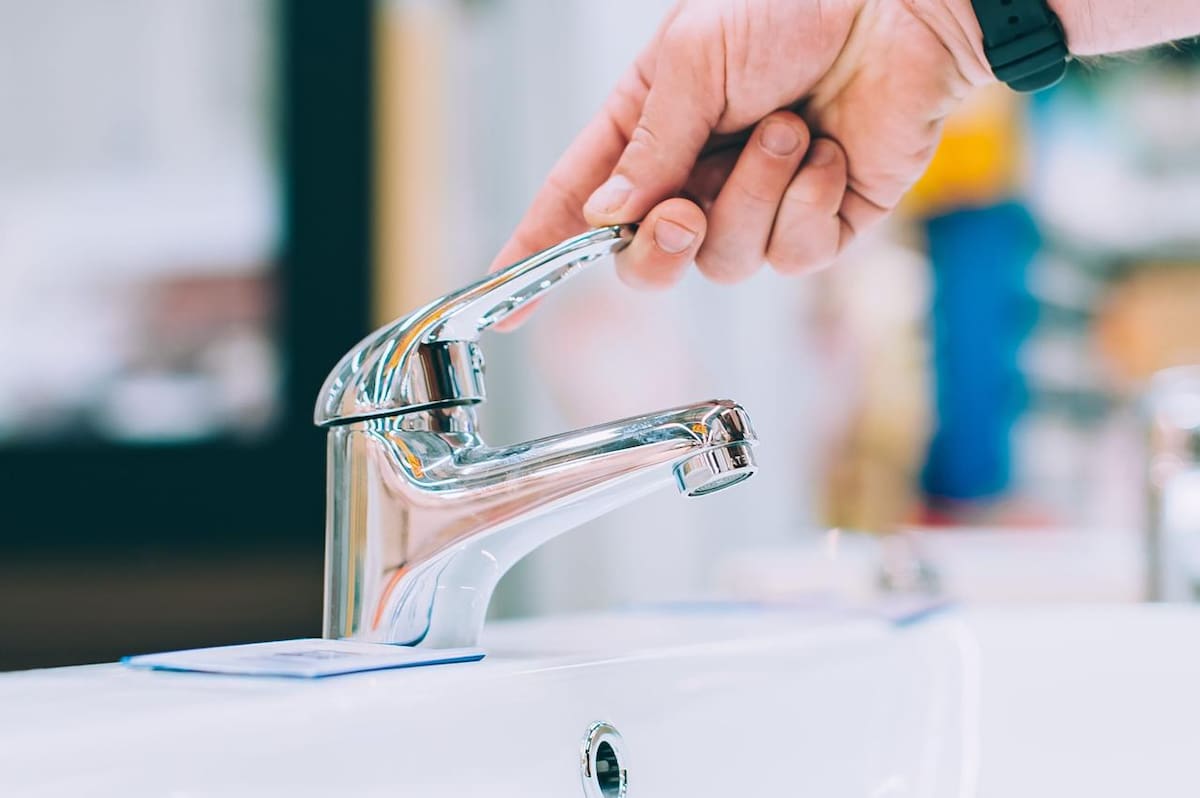 Imagen de referencia sobre corte de agua. // Foto: 123RF.