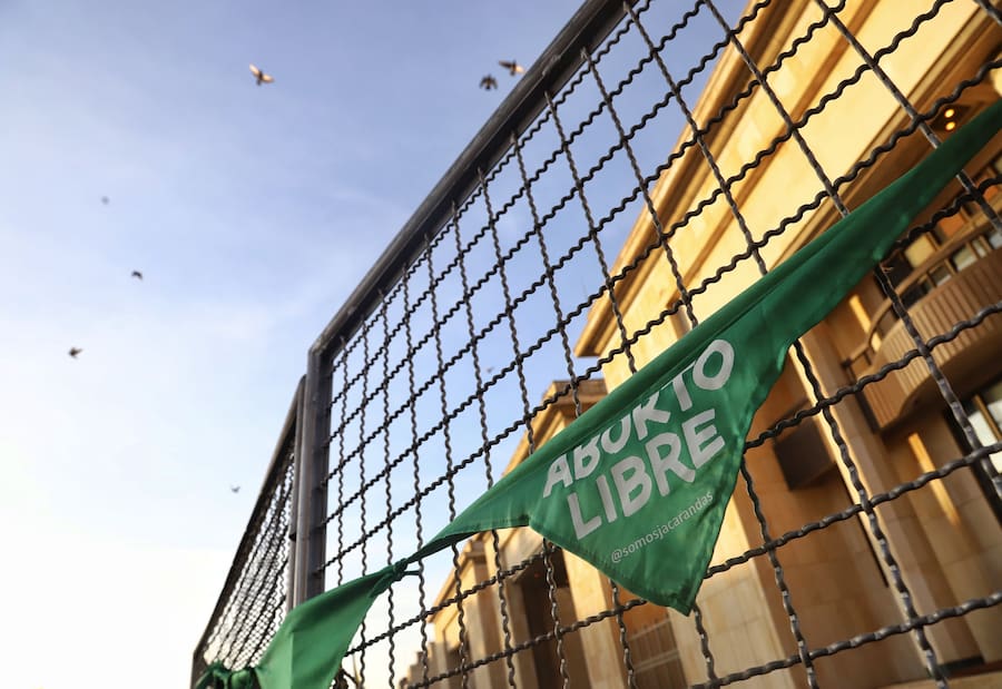 Aborto en Colombia: el debate sobre la maternidad que queda fuera de la discusión