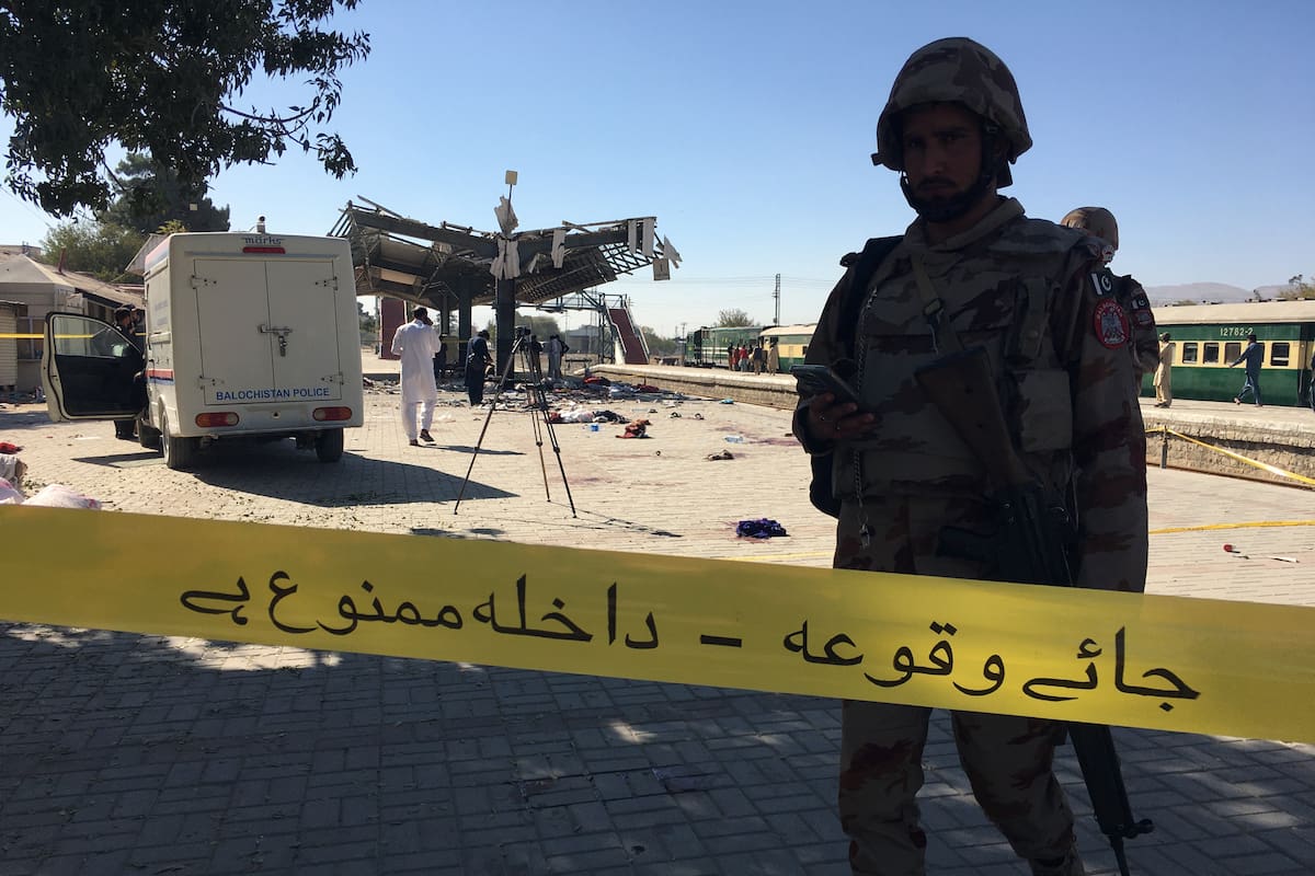 Pakistán bombardea Kabul tras ofensiva talibán: decenas de fallecidos