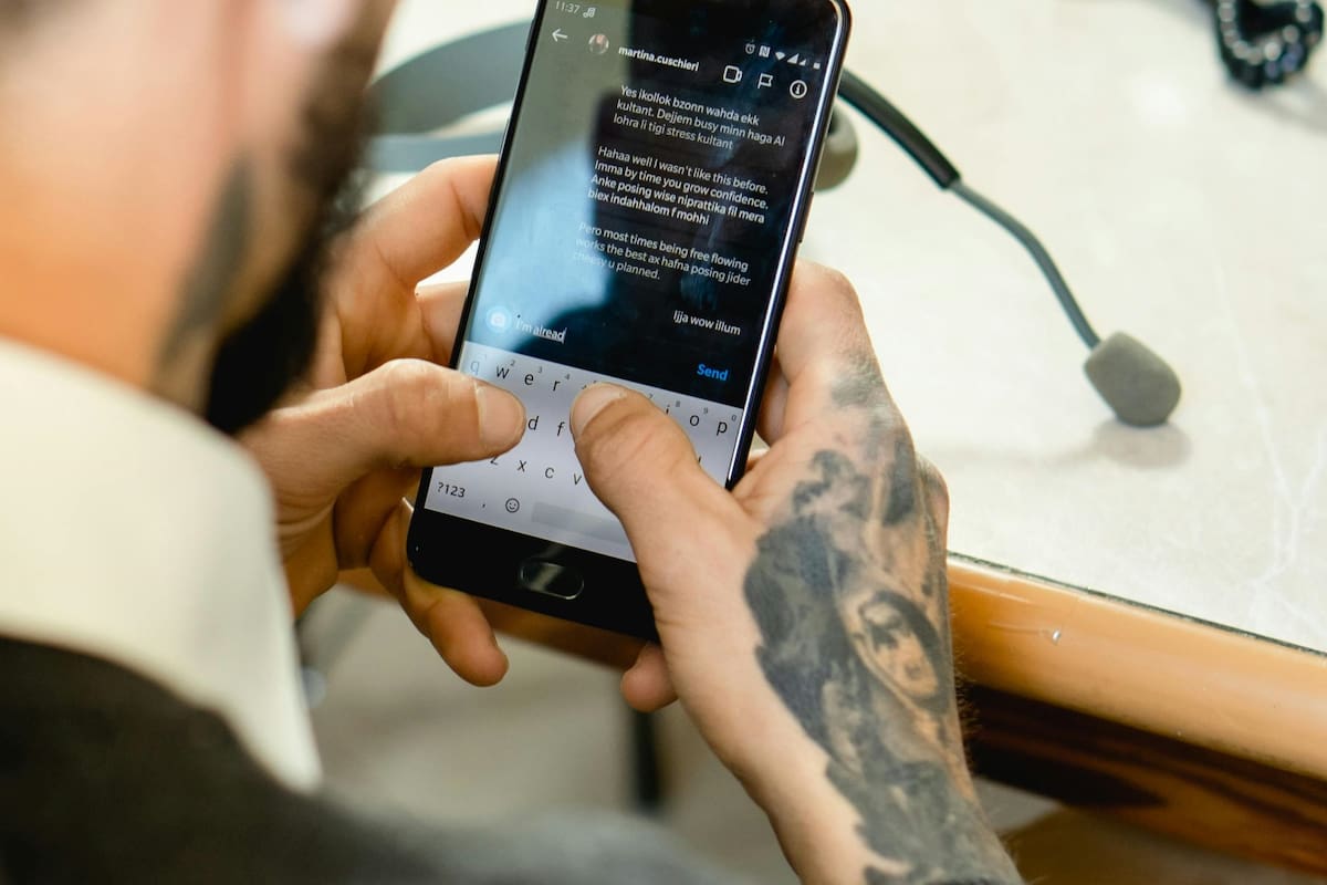 Día del Hombre 2026: las 15 mejores frases para enviar por WhatsApp ahora mismo