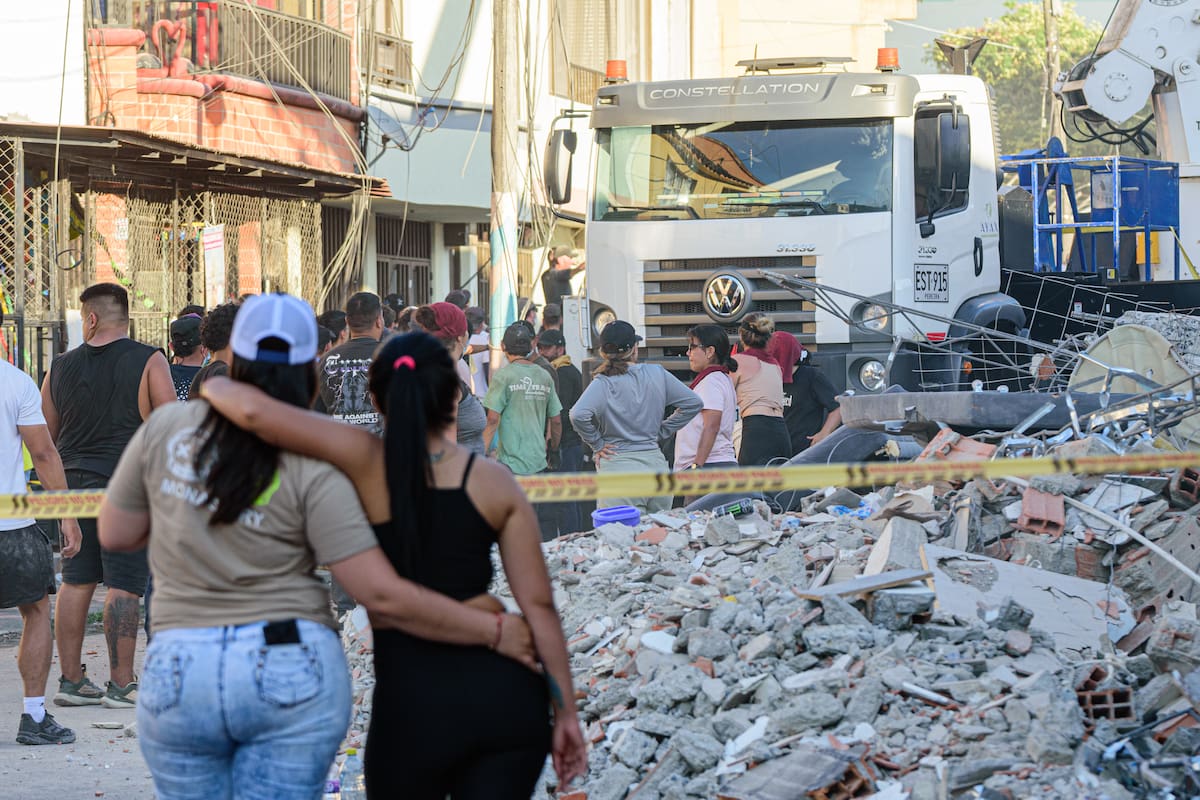 Imágenes de la destrucción provocada por el terremoto en Pereira y las acciones de rescate de víctimas. // Foto: Colprensa.