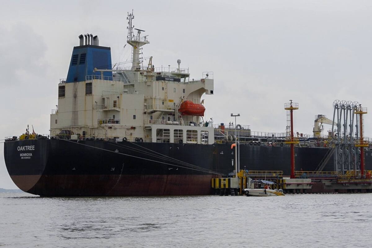 Empezó descargue de combustible de aviación importado en Refinería de Cartagena