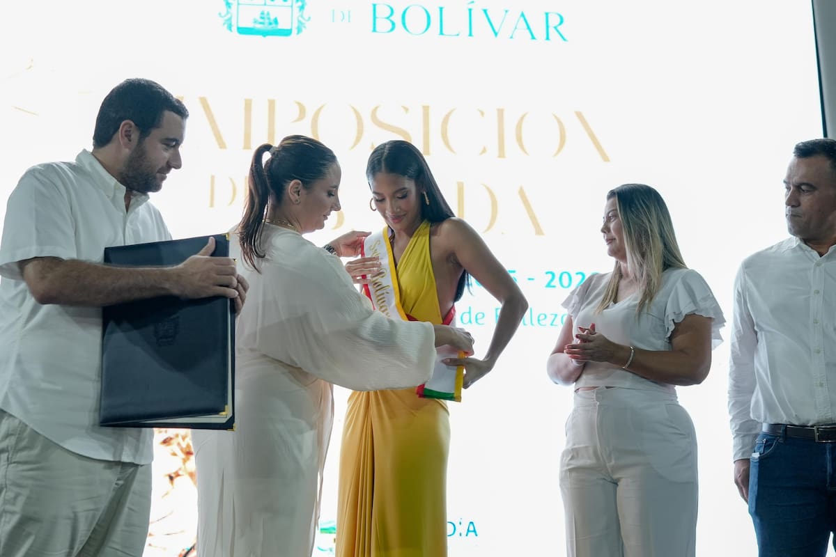 Imposición de banda a la Señorita Bolívar 2025. //Foto: cortesía.