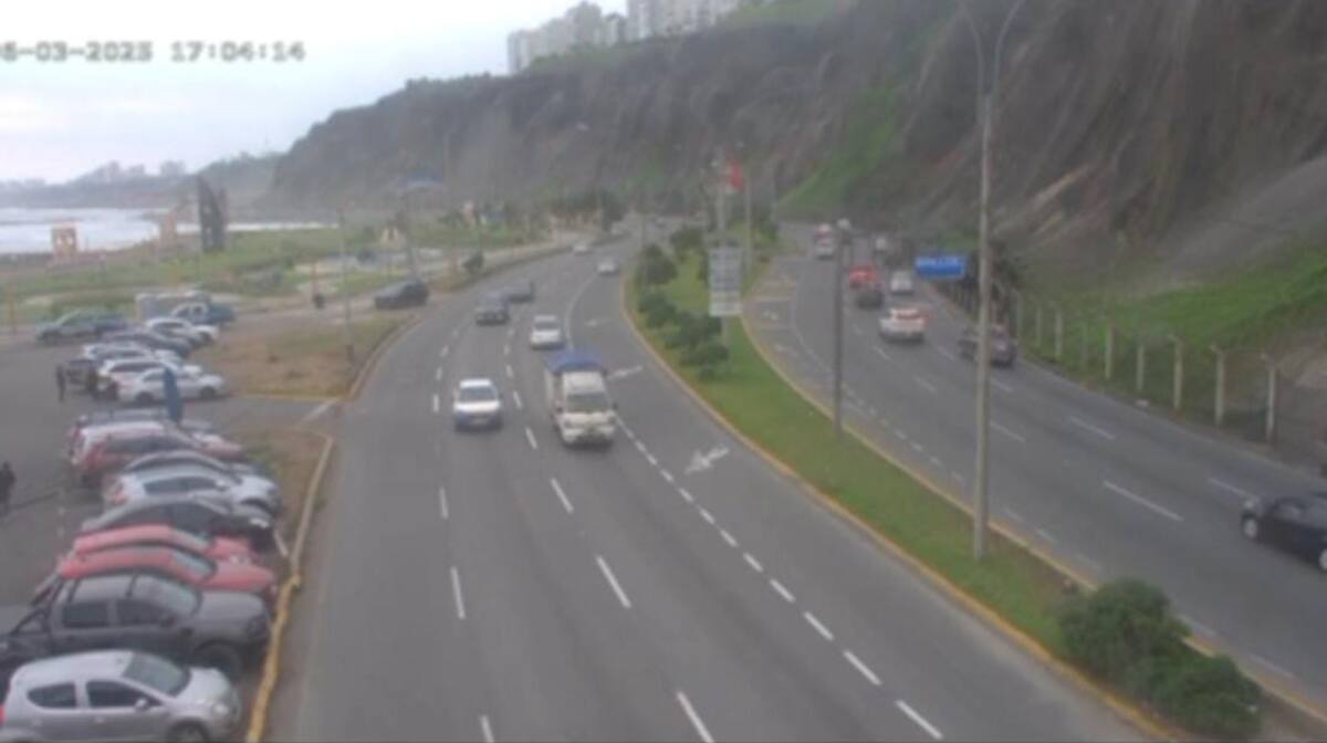 Dos personas resultaron heridas tras la caída al vacío de un parapente. // Captura de video.