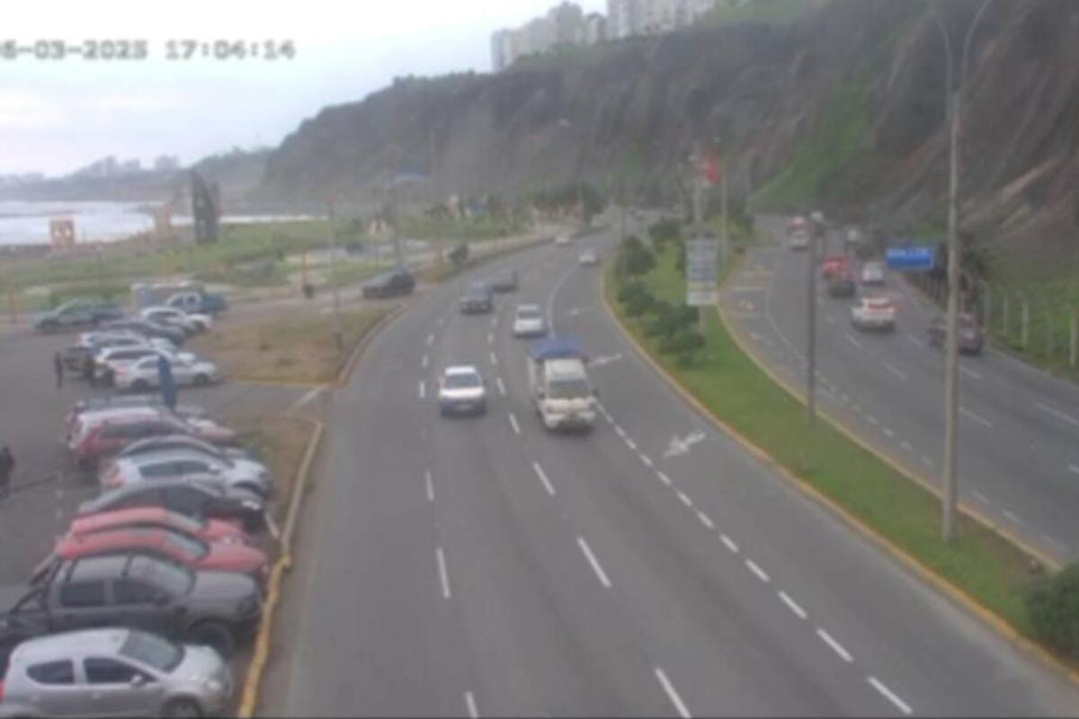 Video: La impresionante caída al vacío de dos personas en un parapente