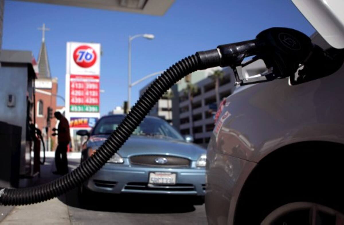 Más de 500 estaciones de servicios para gas natural vehicular operan en el país. AP