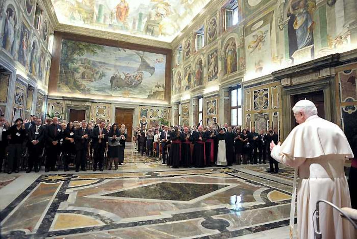 El papa Benedicto XVI habla sobre la investigación de células madre embrionarias durante una conferencia en el Vaticano. VAT ITA Vatican City
