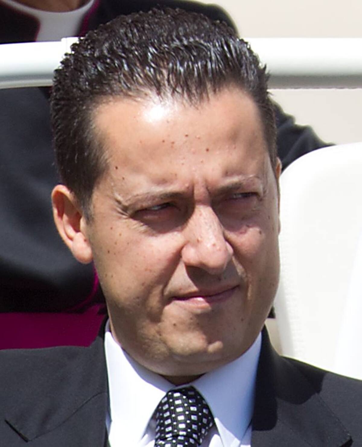 La pena fue reducida a dos meses, tras reconocerse circunstancias atenuantes, como la cooperación del acusado con la justicia y la ausencia de antecedentes penales. AP Andrew Medichini