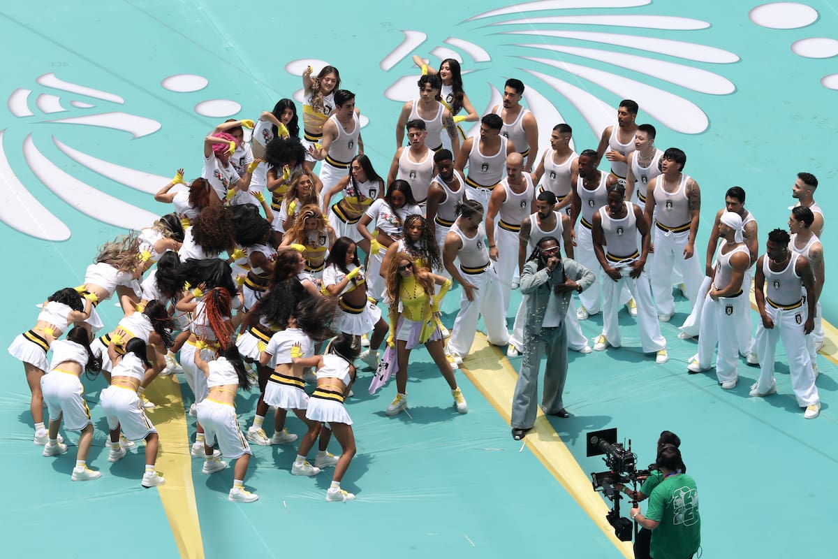 La cantante colombiana Shakira y el nigeriano Burna Boy se presentan este jueves, en la inauguración del Mundial de la FIFA 2026 en el estadio Ciudad de México (México). EFE/ Mario Guzmán