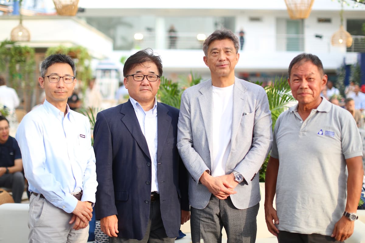 Toshiaki Ibata, Kichitaro Hagiwara, Hiroshi Kaneko y Fumihiko Muraki.