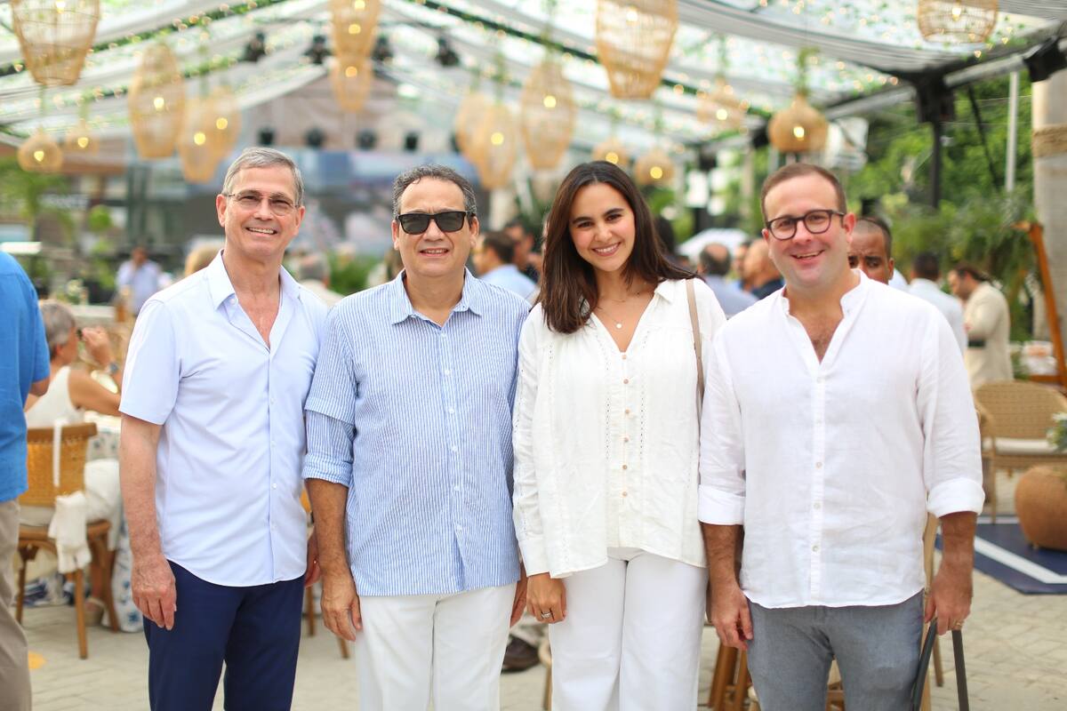 Gerardo Araújo, Nicolás Pareja, Daniela Ventura y Sergio Araújo.
