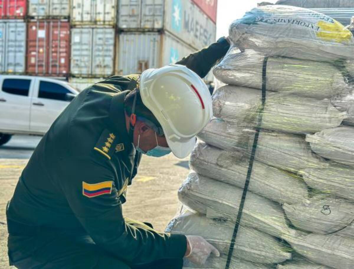 La Policía Nacional incautó 8,2 toneladas de cocaína en Buenaventura. // Foto: El Tiempo