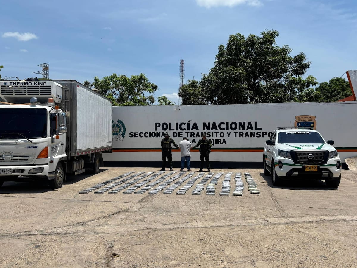 Incautan 259 kilos de cocaína ocultos en un furgón en vías de La Guajira