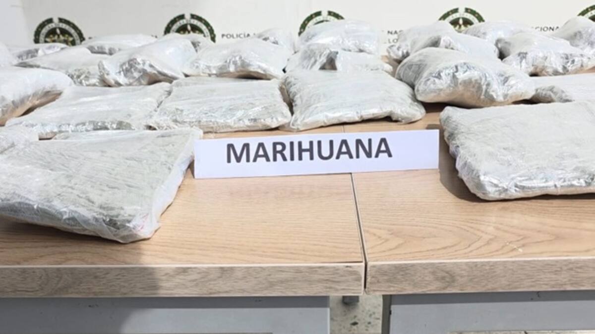 Dos paquetes ocultaban cerca de 40 kilogramos de marihuana con destino a Valledupar (Cesar). //FOTO: POLICÍA NACIONAL.