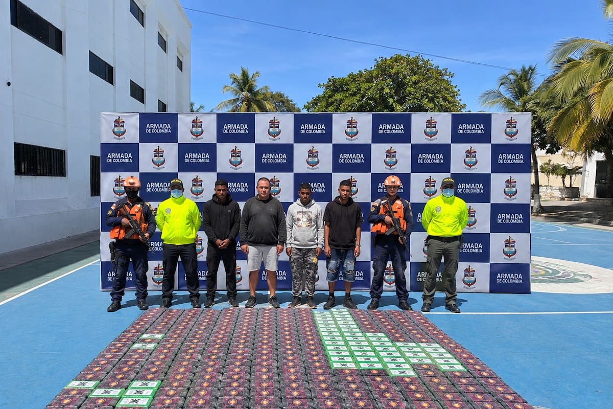 Armada interceptó embarcación con 297 kilos de droga en el Caribe: tres capturados